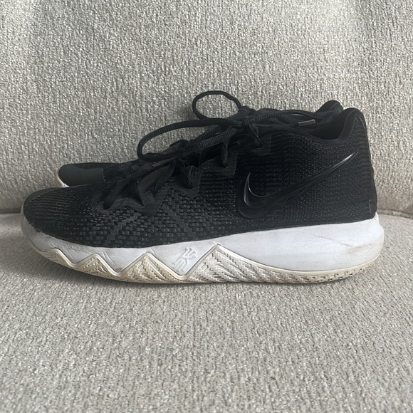 Nike Kyrie Low Men’s Shoes. Size 6. Good condition. - Picture 2 of 8